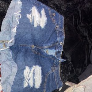 BLUE HIGH-WASTED DENIM SHORTS